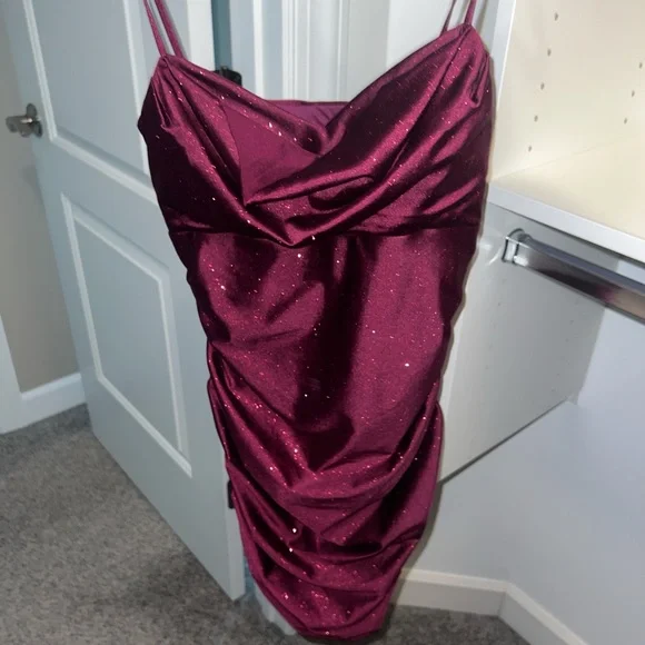 emerald sundae, size large, magenta/eggplant color - Picture 2 of 3